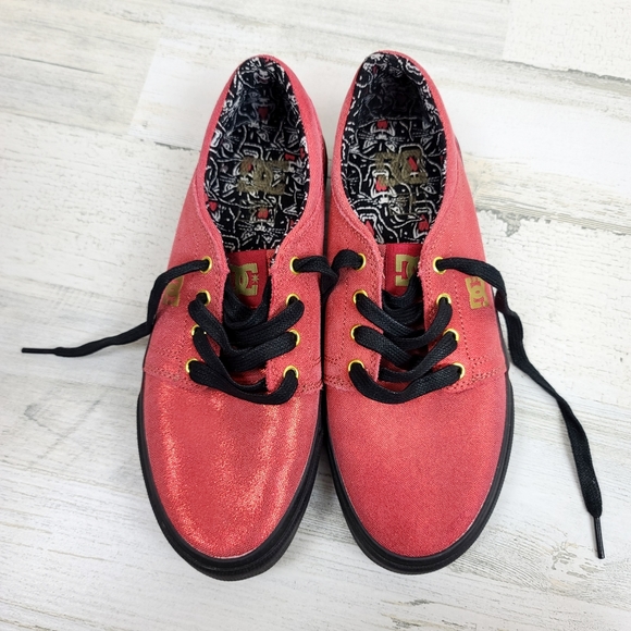 DC Shoes Trase X TR Red Black Low Top Skate Shoe - Picture 3 of 8